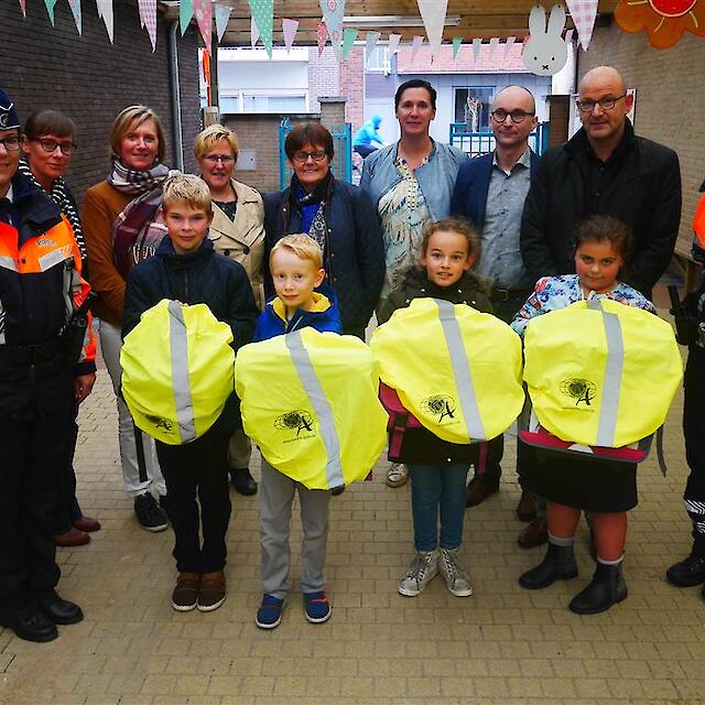 Afbeelding 3 fotogalerij Kiwanis Aalter Baekeland "Rugcovers - lagere scholen"