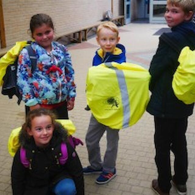 Afbeelding 2 fotogalerij Kiwanis Aalter Baekeland "Rugcovers - lagere scholen"